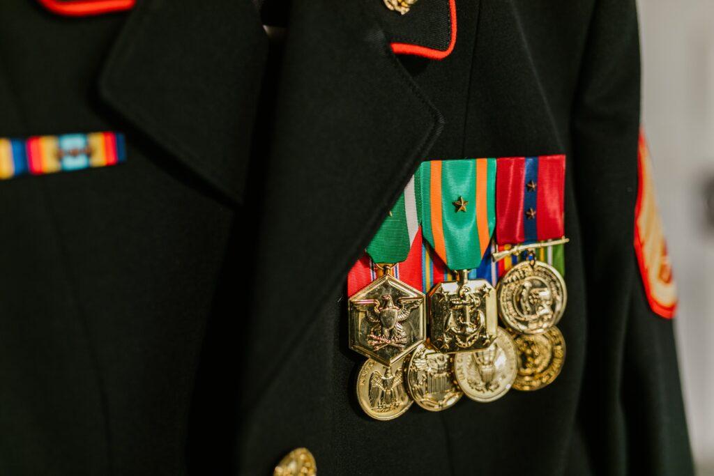 Medaillen an einem Militär-Angehörigen