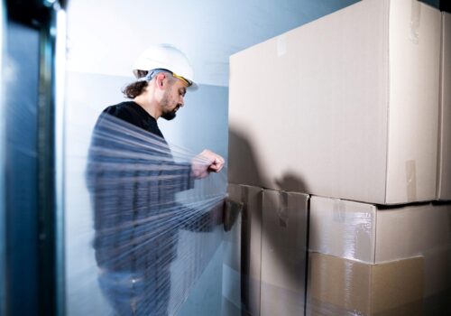 Stabile Ladung, reibungsloser Versand: So gelingt Ihnen die perfekte Sicherung im Lager